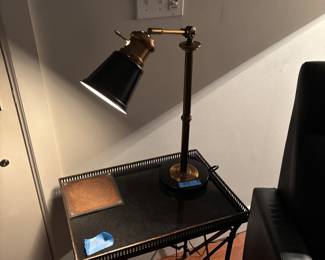 Great Side Table Light.
Great For Reading Or For Creating A Mood In Room.
$5