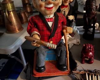 Antique.
Part Of The Charlie Weaver Collection.
$30 Each
