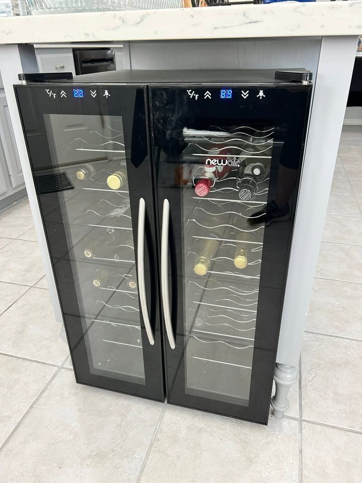 NewAir 32 Bottle Wine Fridge
Great working condition
20 1/2” across x 20 deep x 32” tall
Must be able to move and load yourself.
