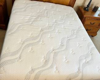 Serta Wynstone 2 Queen Mattress with Boxspring
Good condition. No stains.
Must be able to move and load yourself.