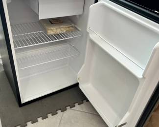 Black & Decker Mini Fridge
Good working condition
19” across x 18” deep x 26” tall
Must be able to move and load yourself.