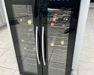 NewAir 32 Bottle Wine Fridge
Great working condition
20 1/2” across x 20 deep x 32” tall
Must be able to move and load yourself.