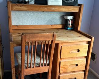 3 drawer wooden desk 