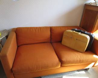 Great Mid Century Modern small sofa/sette