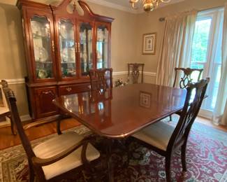 Thomasville table 8/chairs available for presell. $800