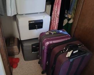 Safes and luggage