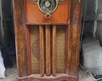 ZENITH ANTIQUE RADIO