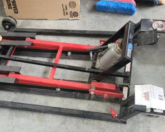Pit Bull motorcycle lift