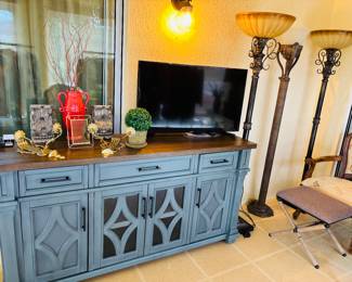Thinking a larger tv needed for this entertainment center. Bigger is better.