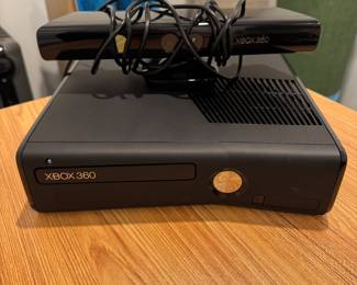 Xbox 360. Photo 1 of 2.