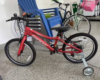 Giant 16" Kids Bike. Photo 1 of 3.