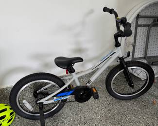 Giant Animator 12" Kids Bike. Photo 1 of 3.