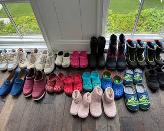 Men, Women & Children's Shoes. Kids Shoes: 1 - 5.5, Women's Shoes: 9, Men's Shoes: 10.5. Photo 3 of 4.