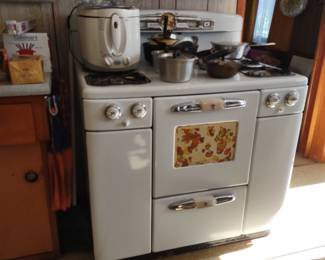 Beautiful vintage tappan deluxe stove works