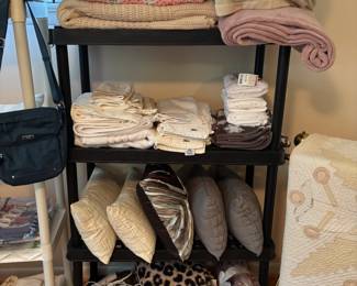 linens/ toss pillows