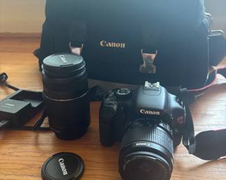 Canon EOS Rebel T2i camera w/accessories