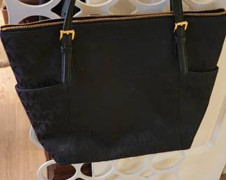 purses,