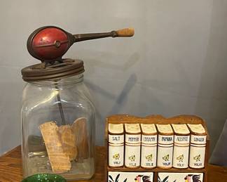DAZEY BUTTER CHURN, MCM ROOSTER SPICE SET