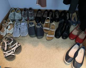 Women's shoes size 9