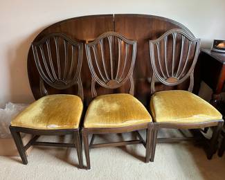 Ethan Allen dining room table and 6 chairs; includes 2 leaves and table pads......