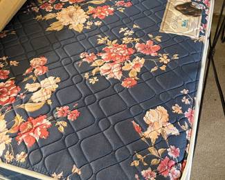 Full size mattress and boxspring