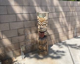 Tiki statue
