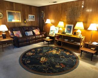 LA Z BOY leather recliner sofa
Wicker Bamboo Shelf
MCM Bassett Furniture end tables
Vintage table lamps
Vintage home decor