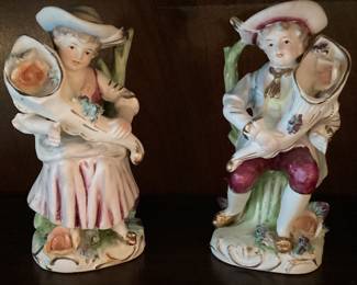 Figurine Boy and Girl Holding Bouquets