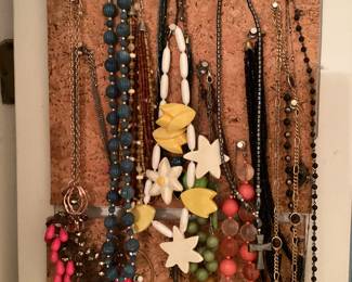 Jewelry Necklaces 01