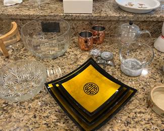 Assorted kitchen items