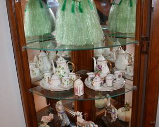Decor
Collectibles