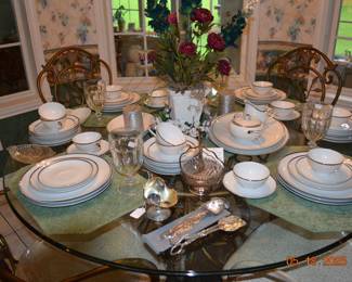 Harmony House Moderne Fine China