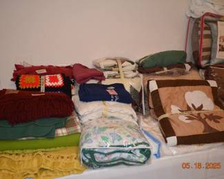 Linens
Blankets
Towels