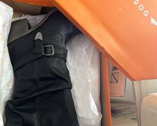 display sample leather boots $15
