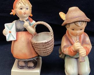 PAIR OF HUMMEL FIGURINES, 4’’H