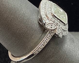 PLATINUM DIAMOND RING, SIZE 7, 1.02ct CENTER DIAMOND, 0.34cts ADJACENT DIAMONDS, 7g TOTAL WEIGHT, GGA APPRAISAL $15,890.00