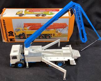 PUTZMEISTER M36 CONCRETE PUMPER TOY TRUCK w BOX