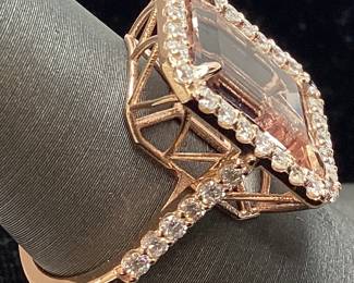 14KT ROSE GOLD MORGANITE & DIAMOND RING, SIZE 6.5, 5.55cts MORGANITE, 0.91cts DIAMONDS, 5.4g TOTAL WEIGHT, GGA APPRAISAL $14,370.00