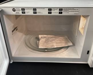 GE COUNTERTOP MICROWAVE, LIKE NEW