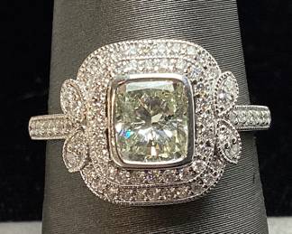 PLATINUM DIAMOND RING, SIZE 7, 1.02ct CENTER DIAMOND, 0.34cts ADJACENT DIAMONDS, 7g TOTAL WEIGHT, GGA APPRAISAL $15,890.00