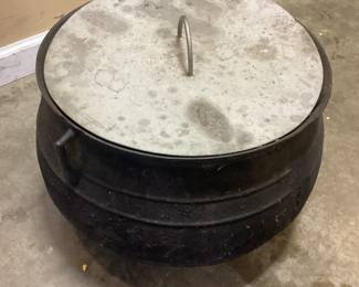 VTG. CAST IRON CAULDRON DUTCH OVEN
