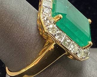14KT YELLOW & WHITE GOLD EMERALD & DIAMOND RING SIZE 7, 8.76cts EMERALD, 1.33cts DIAMONDS, 6.3g TOTAL WEIGHT, GGA APPRAISAL $25,940.00