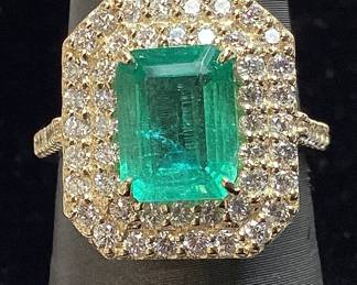 14KT YELLOW GOLD EMERALD & DIAMOND RING, SIZE 6.75, 2.62cts EMERALD, 1.37ctd DIAMONDS, 5.6g TOTAL WEIGHT, GGA APPRAISAL $18,790.00
