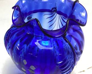 1995 FENTON COBALT BLUE RUFFLED EDGE VASE, 9’’, SIGNED BY SHELLY FENTON & ARTIST S. BRYAN