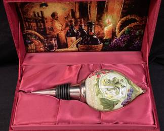 DECORATED GLASS BOTTLE STOPPER w BOX