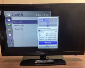 LG 37’’ FLATSCREEN TELEVISION w REMOTE