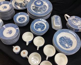 119 PIECE ROYAL CHINA CO. CURRIER & IVES BLUE DINNERWARE SERVING SET, ROYAL CHINA 1934-1986, SEBRING, OHIO, INCLUDES 5 DECORATIVE PLATES