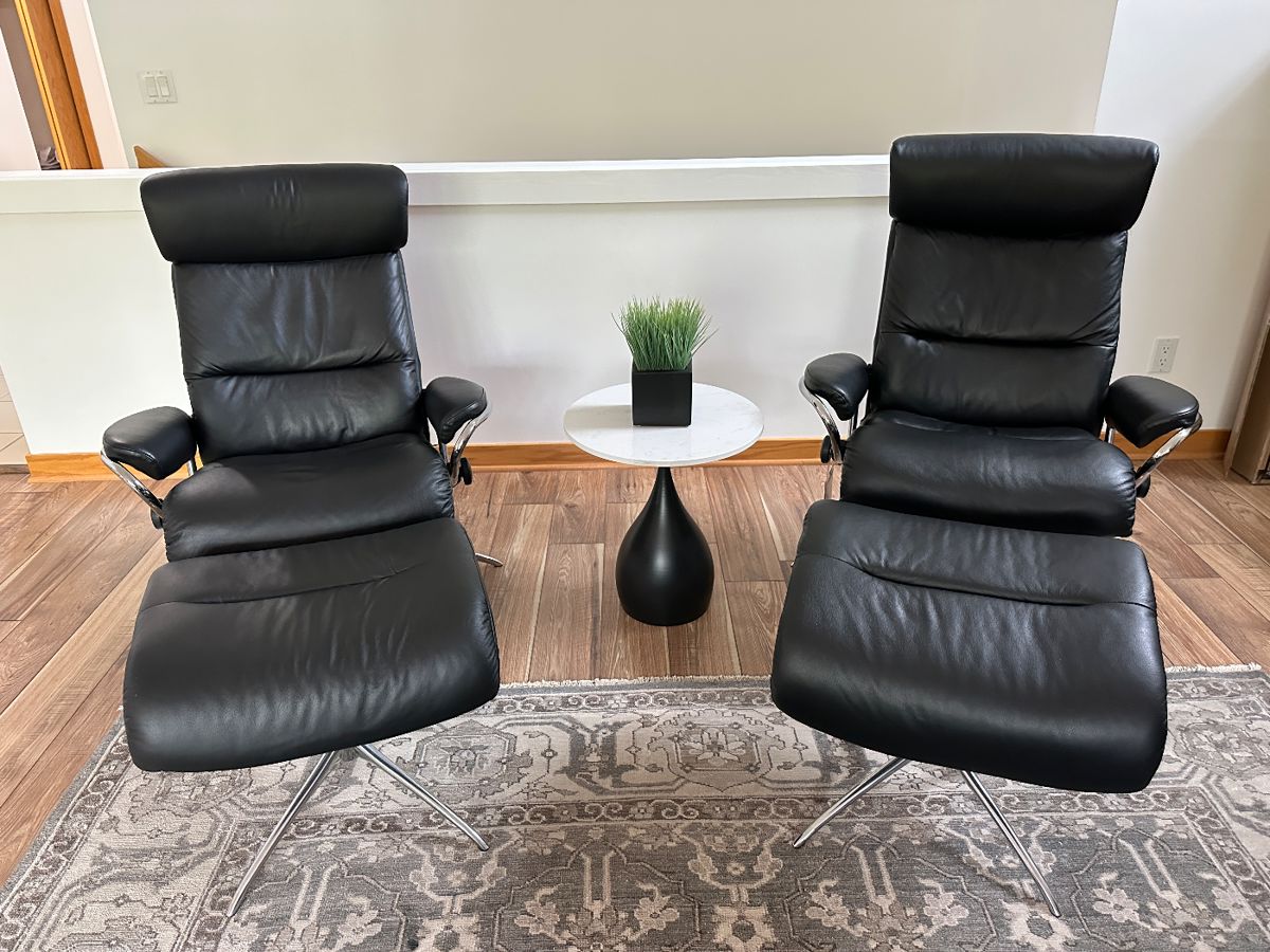 Stressless Tokyo leather chairs with adjustable headrest and ottomans