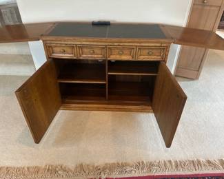 Sideboard hutch
