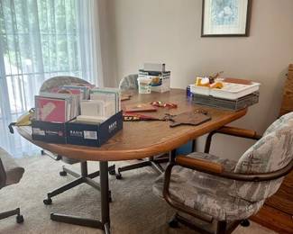 Kitchen table with 6 rolling chairs